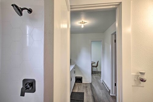 Modern-chic Studio ~ 1 Mile to Dtwn Spokane!