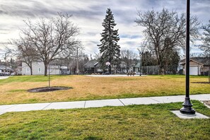 Property grounds - Modern-chic Studio ~ 1 Mile to Dtwn Spokane! (Spokane)