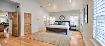 Stunning House w/ Deck, Game Room & Home Gym!