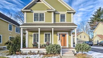 House (4 Bedrooms) | Front of property