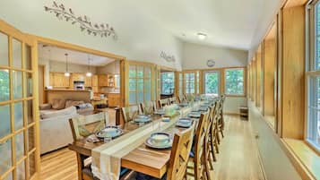 House (6 Bedrooms) | Interior