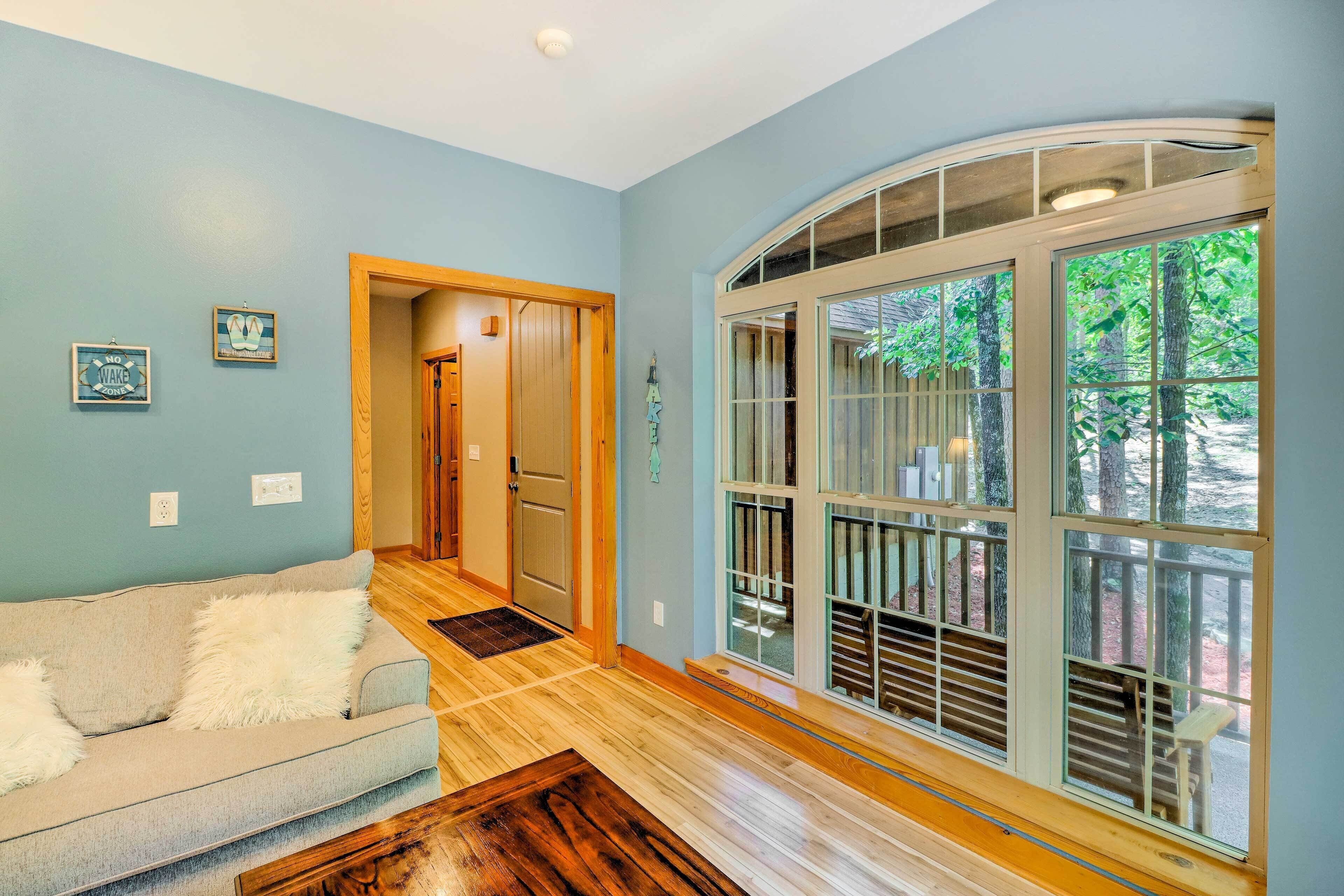 House (6 Bedrooms) | Interior