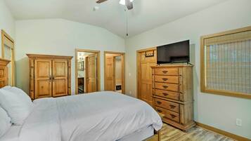 House (6 Bedrooms) | Interior