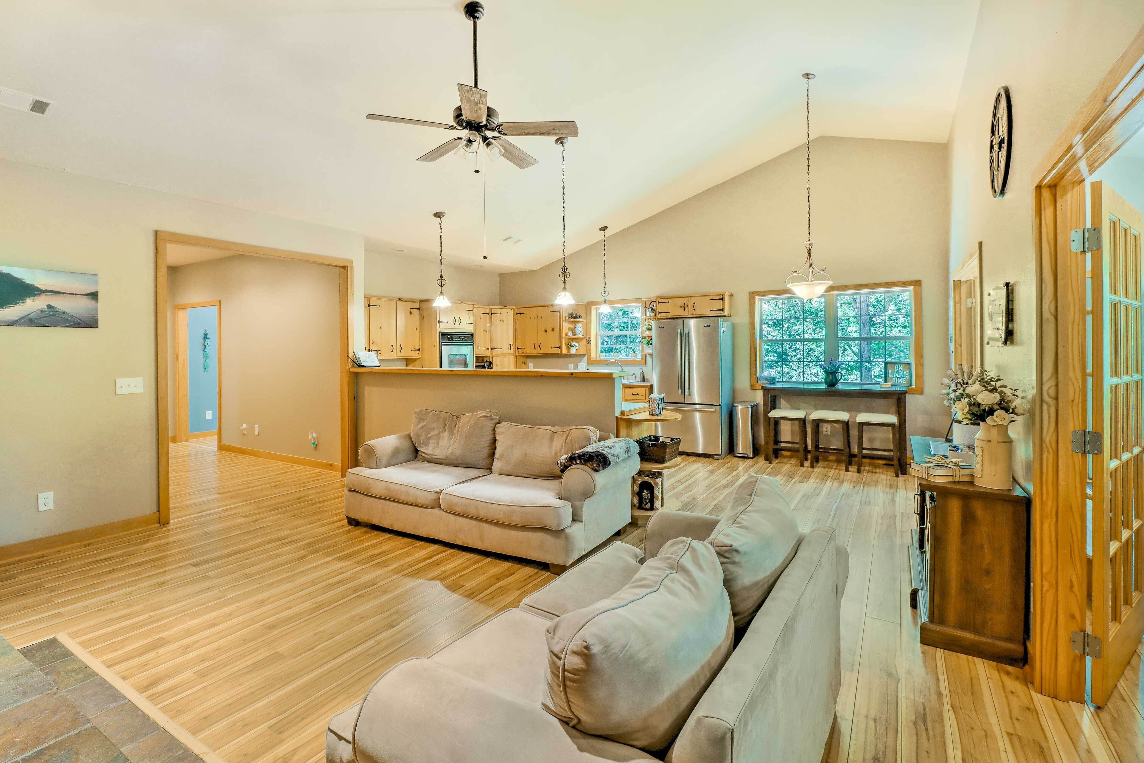 House (6 Bedrooms) | Interior