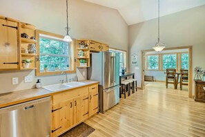 House (6 Bedrooms) | Interior