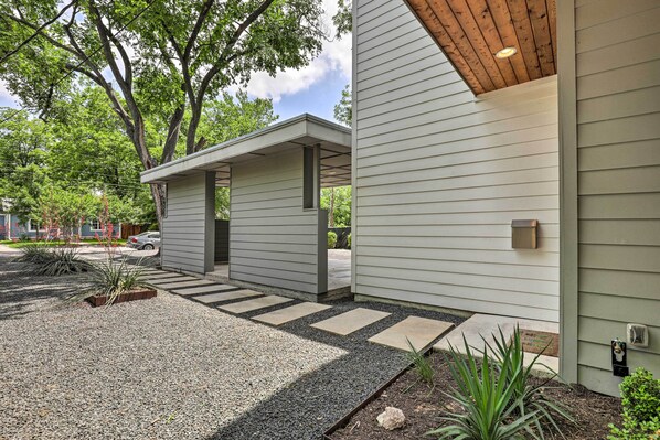 Apartment (3 Bedrooms) | Interior - Sunny Austin Abode: Proximity to Parks & Dtwn (Austin)