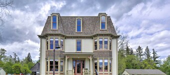 Historic, Victorian Villa w/ Park On-site