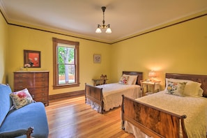 Interior - Historic, Victorian Villa w/ Park On-site (Quilcene)
