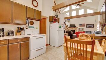 House (3 Bedrooms) | Interior