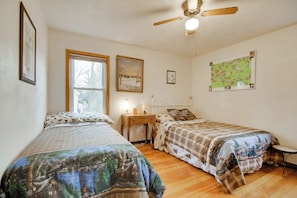 House (3 Bedrooms) | Interior - Twin Lakes Home - Walk to Lake Elizabeth! (Twin Lakes)