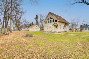 House (3 Bedrooms) | Interior - Twin Lakes Home - Walk to Lake Elizabeth! (Twin Lakes)