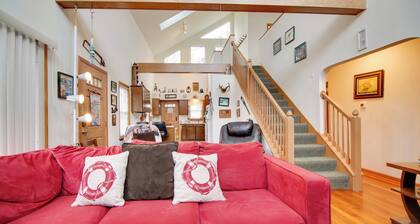 Twin Lakes Home - Walk to Lake Elizabeth!