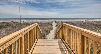 2 Mi to Barefoot Landing: Beachfront Resort Studio