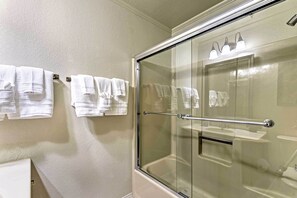 Apartment (3 Bedrooms) | Interior - Red River Townhome With Balcony & Mtn Views! (Red River)