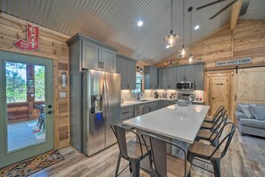 المنشأة من الداخل