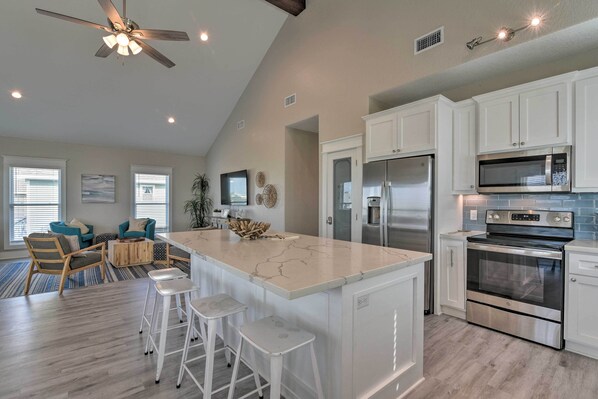 Interior - < 1 Mi to Sea Isle Beach: Home w/ Pool Access (Galveston)