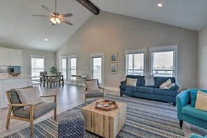 House (3 Bedrooms) | Interior