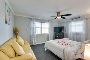 4 habitaciones, escritorio y espacio para trabajar con laptop