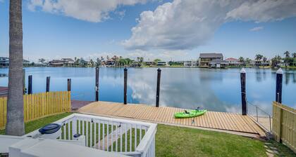 Waterfront Galveston Bay Retreat - 4 Mi to Beach!