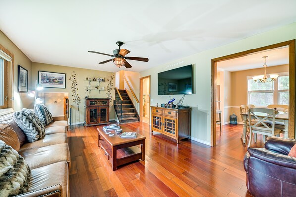 TV, fireplace - Saratoga Springs Home Near Skidmore College! (Saratoga Springs)
