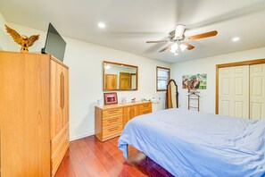 4 bedrooms, desk, Internet, bed sheets - Saratoga Springs Home Near Skidmore College! (Saratoga Springs)
