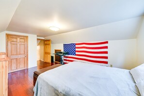 4 bedrooms, desk, Internet, bed sheets - Saratoga Springs Home Near Skidmore College! (Saratoga Springs)