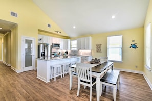 House (3 Bedrooms) | Interior
