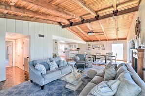 House (3 Bedrooms) | Interior - Waterfront Deck: Charming Galveston Home! (Galveston)