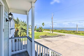 House (3 Bedrooms) | Interior - Waterfront Deck: Charming Galveston Home! (Galveston)