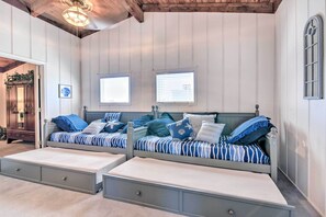 House (3 Bedrooms) | Interior - Waterfront Deck: Charming Galveston Home! (Galveston)