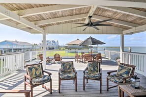 House (3 Bedrooms) | Interior - Waterfront Deck: Charming Galveston Home! (Galveston)