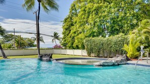 Interior - Kailua-kona Vacation Rental - Walk to Beach! (Kailua-Kona)