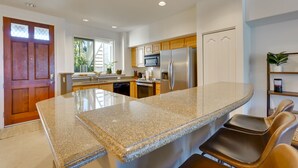 Private kitchen - Kailua-kona Vacation Rental - Walk to Beach! (Kailua-Kona)