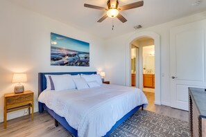 2 bedrooms, laptop workspace, bed sheets - Kailua-kona Vacation Rental - Walk to Beach! (Kailua-Kona)