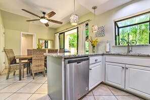 Apartment (3 Bedrooms) | Interior - Bright & Airy Lahaina Condo - Walk to Beach! (Kapalua)