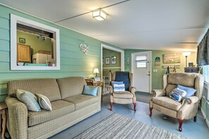 House (2 Bedrooms) | Interior - North Port Escape w/ Pool ~ 12 Mi to Beach! (North Port)