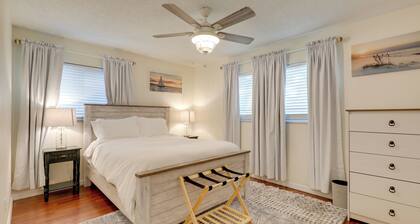 Calming Getaway: 9 Mi to Clearwater Beach!