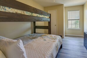 Apartment (3 Bedrooms) | Interior - Breezy Fort Walton Townhome ~ 5 Mi to Beach! (Fort Walton Beach)