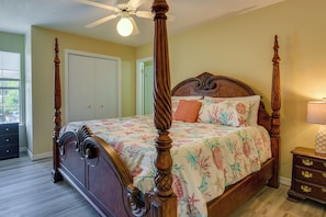 Apartment (3 Bedrooms) | Interior - Breezy Fort Walton Townhome ~ 5 Mi to Beach! (Fort Walton Beach)