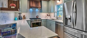 Emerald Coast Vacation Rental: 1 Mi to Beach