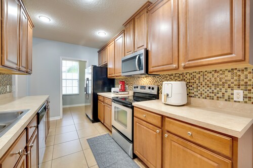 15 Mi to Disney: Kissimmee Townhome w/ Patio