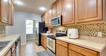 15 Mi to Disney: Kissimmee Townhome w/ Patio