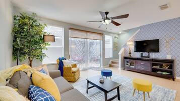 Apartment (3 Bedrooms) | Front of property