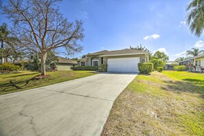 Interior - Lanai & Heated Pool: Stunning Cape Coral Getaway (Cape Coral)