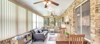 Heated Pool & 4-in-1 Grill: Spring Hill Haven!