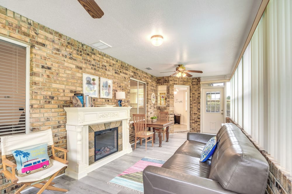 Heated Pool & 4-in-1 Grill: Spring Hill Haven! - Masaryktown, FL