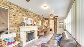 House (2 Bedrooms) | Interior