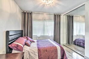 House (3 Bedrooms) | Interior - Shady & Eclectic Fort Lauderdale Dwelling w/ Yard! (Fort Lauderdale)