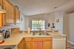 Mikrowelle, Ofen, Herdplatte, Geschirrspüler