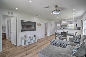 Apartment (2 Bedrooms) | Front of property - Hot Tub & Fenced Yard: Home in Sebring (Sebring)